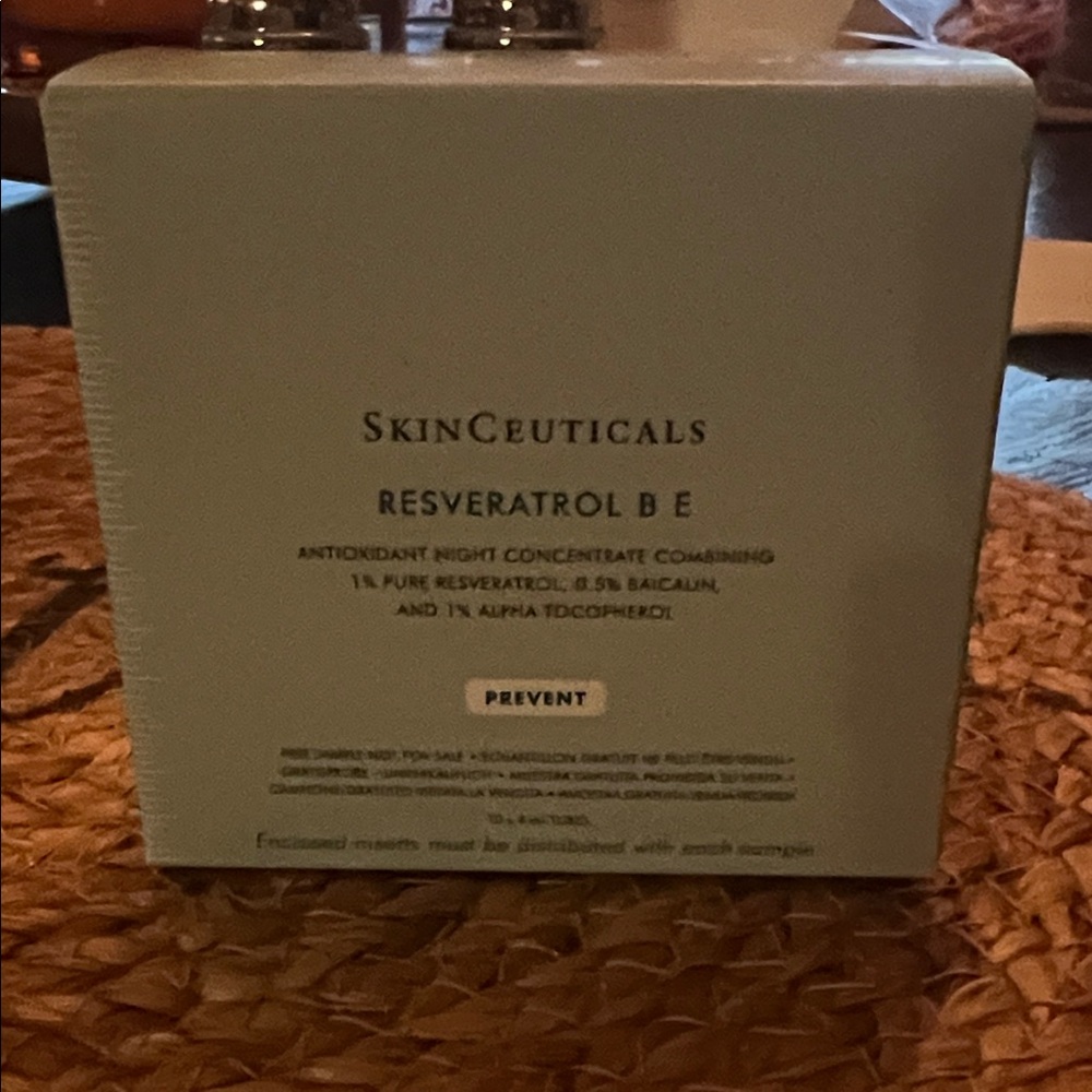 SkinCeuticals Resveratrol B E - Light Blue